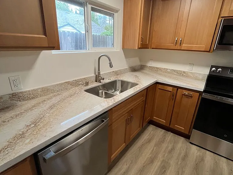 908 Oak Ave — Photo 4