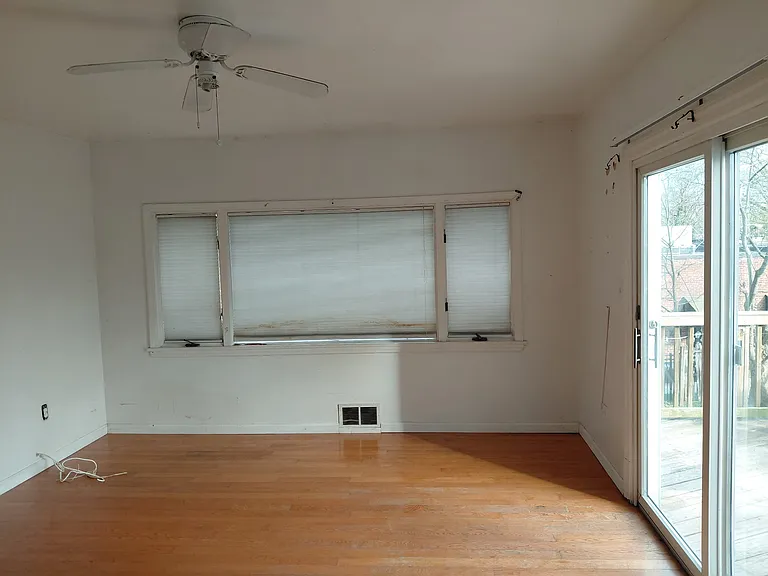 32 Locust Ave — Photo 4