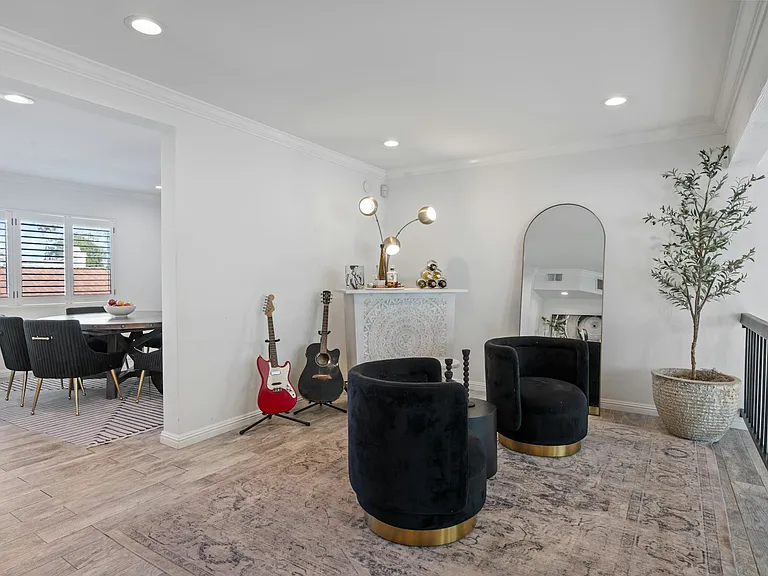 1825 Caddington Dr — Photo 16