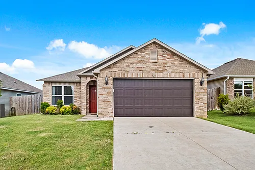 927 E Swift Dr Photo 1
