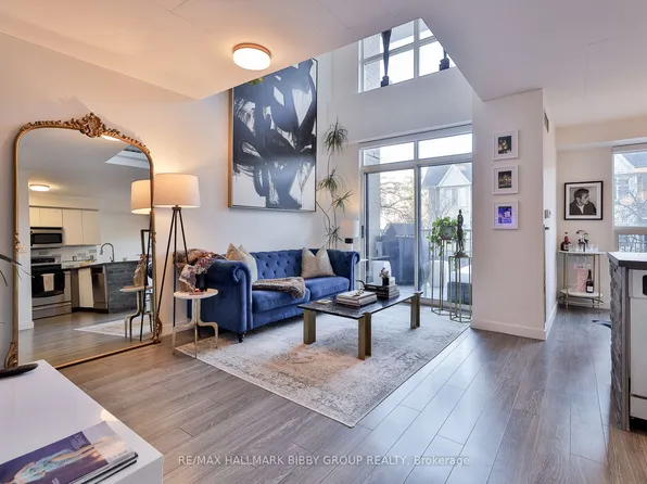 800 King St W #215, Toronto, ON M5V 3M7