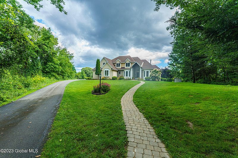 2nd image of 43 Vandenburg Lane