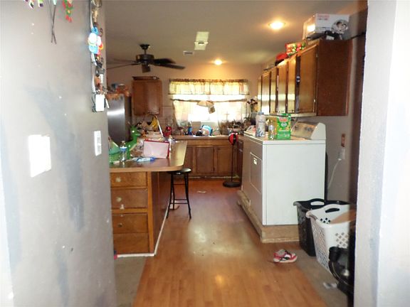3rd image of 409 Holley St