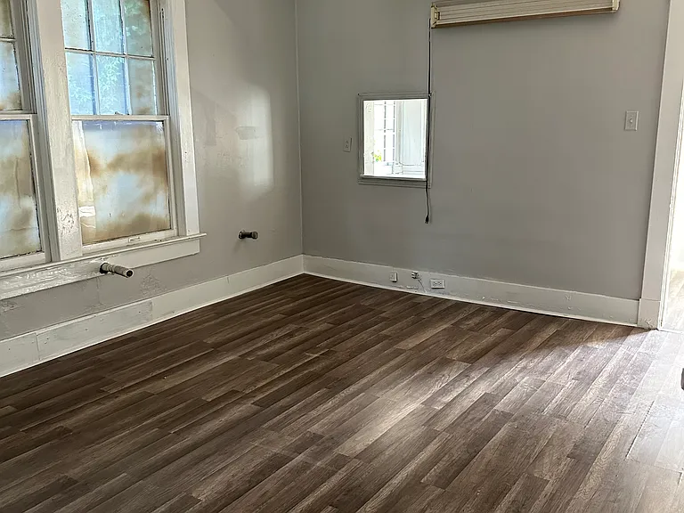 1253 Thomas St — Photo 9