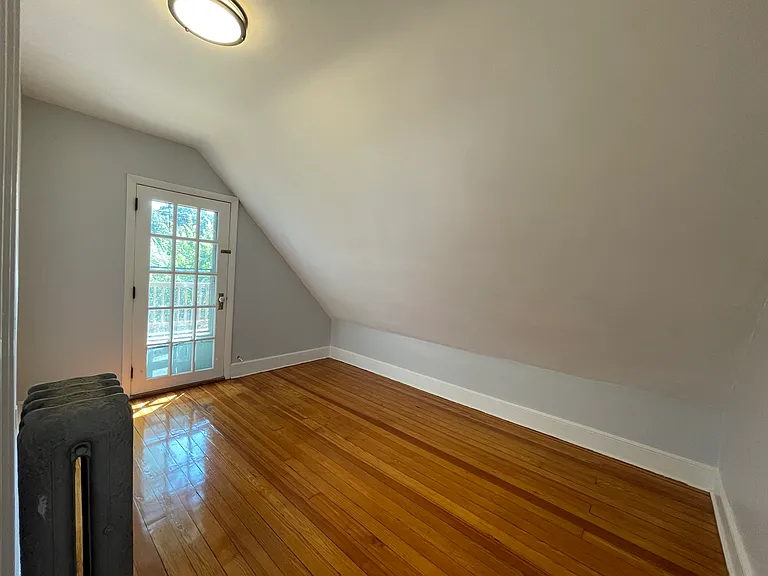 143-145 Irving Ave #3 — Photo 9