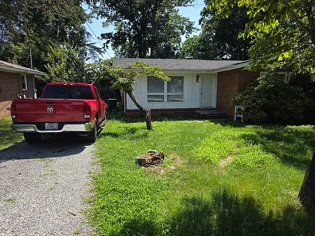 3 bed, 1084 sqft, $1,225 — Photo 1