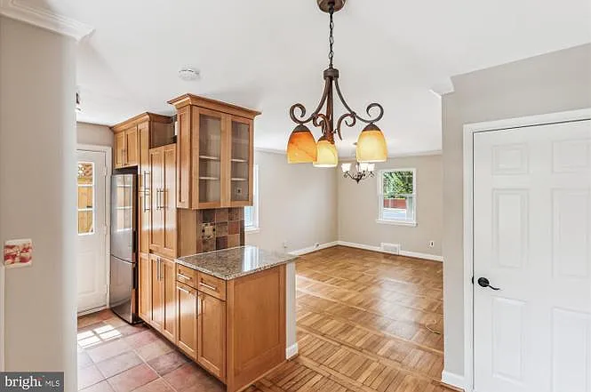 829 S Ivy St — Photo 2