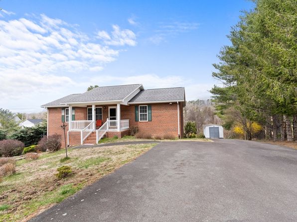 110 Williams St, Galax, VA 24333