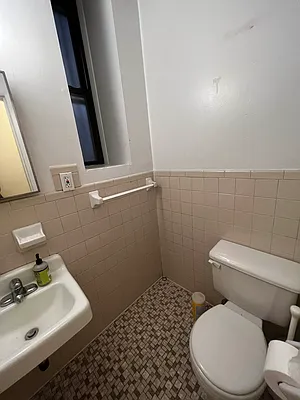 Rented by Salon Realty Corp | media 20