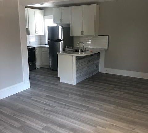 2nd image of 1912 W 71st St #2