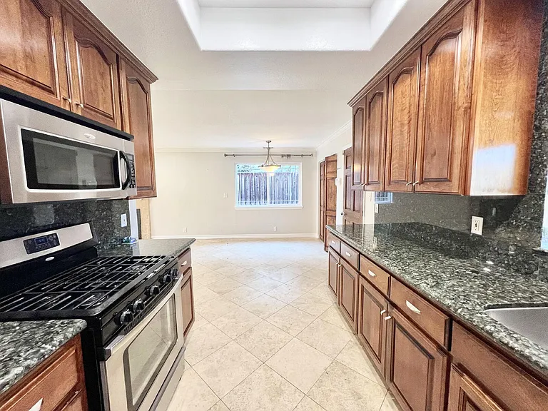2494 Lone Oak Dr — Photo 28