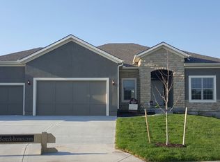 18310 W 194th St, Spring Hill, KS 66083