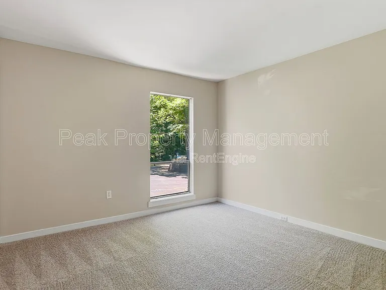 10146 Iron Mill Rd — Photo 16