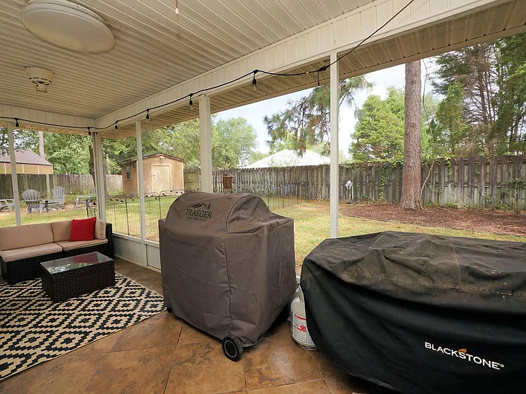 704 Becky Thatcher Ct — Photo 32