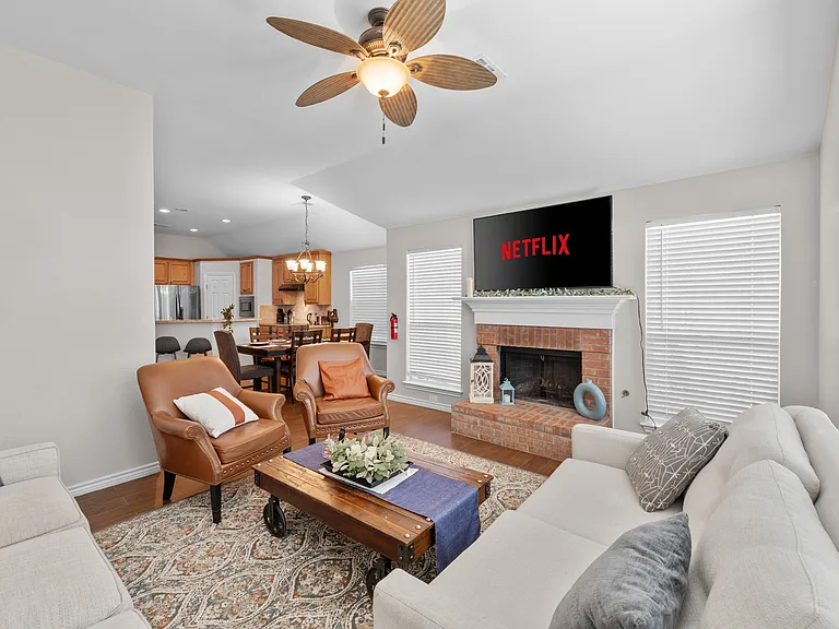 11350 Balcones Dr — Photo 55