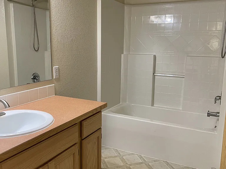 1544 Derby Ln SE — Photo 24