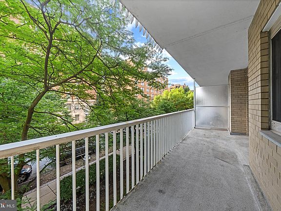 4th image of 730 24th St NW #206