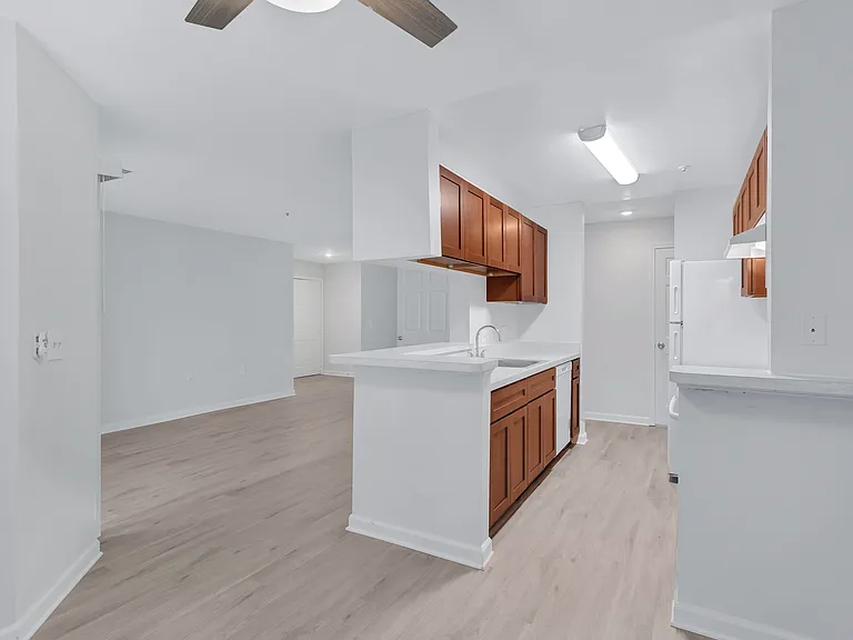DRING'S REACH APARTMENTS — Photo 4