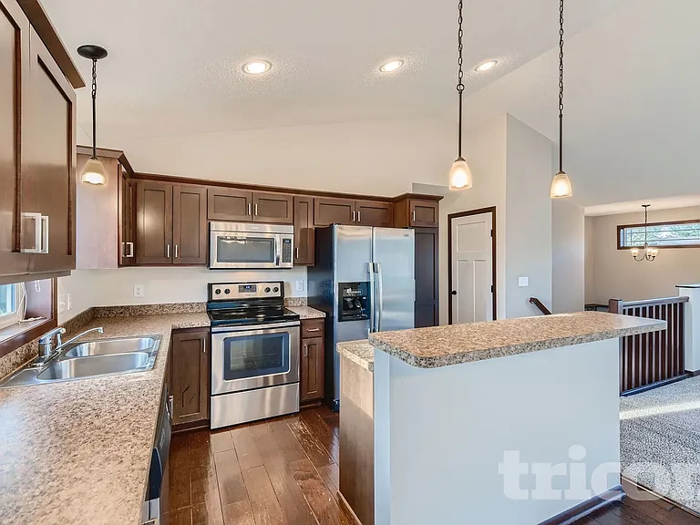 7535 Lannon Ave NE — Photo 3