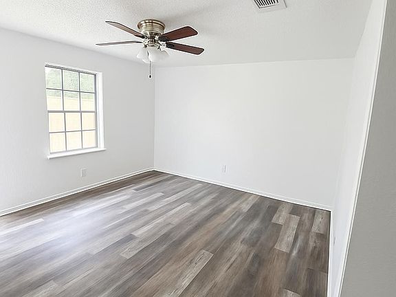 5th image of 200 Bonnie Bell Ln