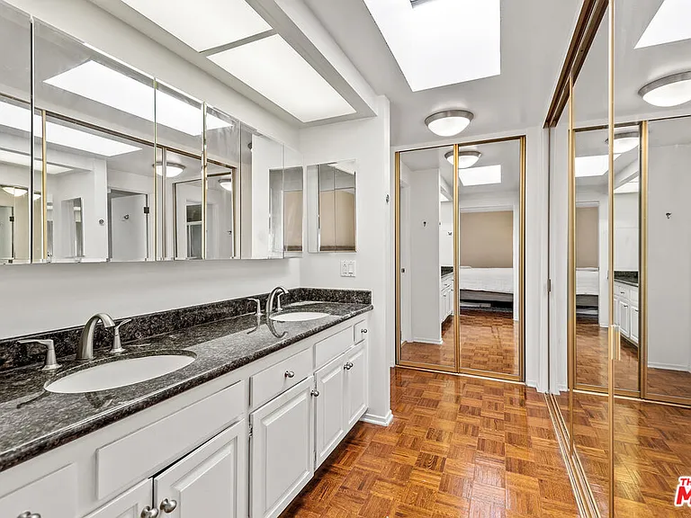 13233 Fiji Way #K — Photo 21