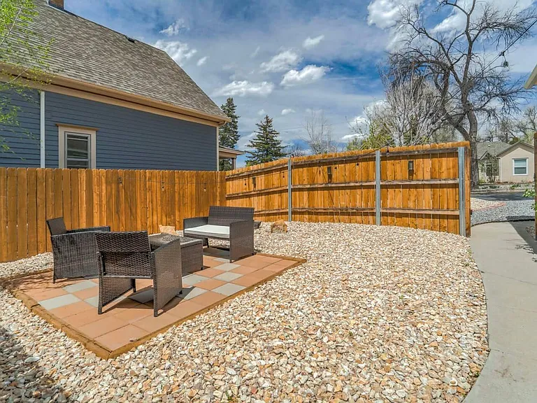 815 E Cache La Poudre St #A — Photo 11