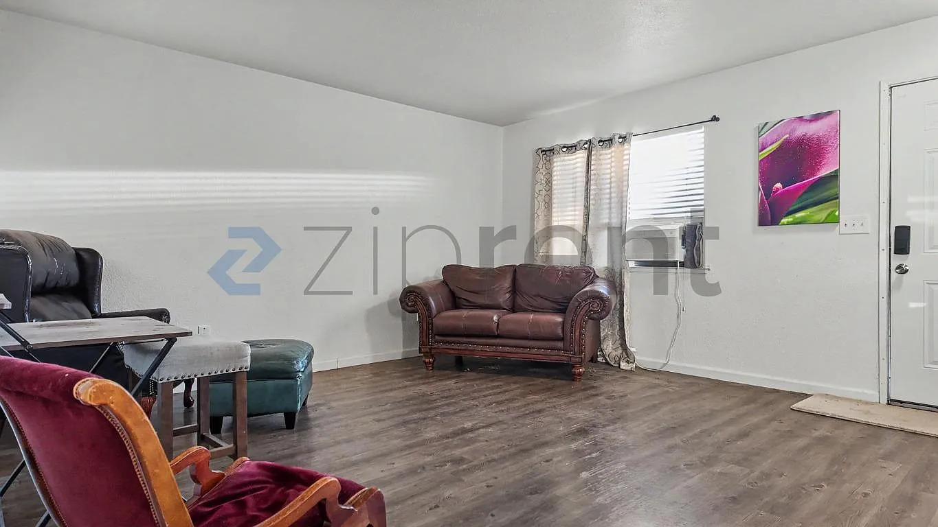 2 bed, 850 sqft, $1,950 — Photo 2