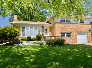 12 Linden Ave, Buffalo Grove, IL 60089