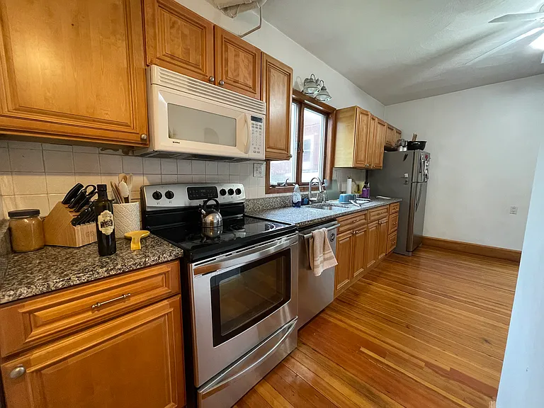 10 Dickson St #1 — Photo 2