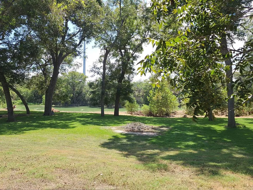 572 Canal Ln