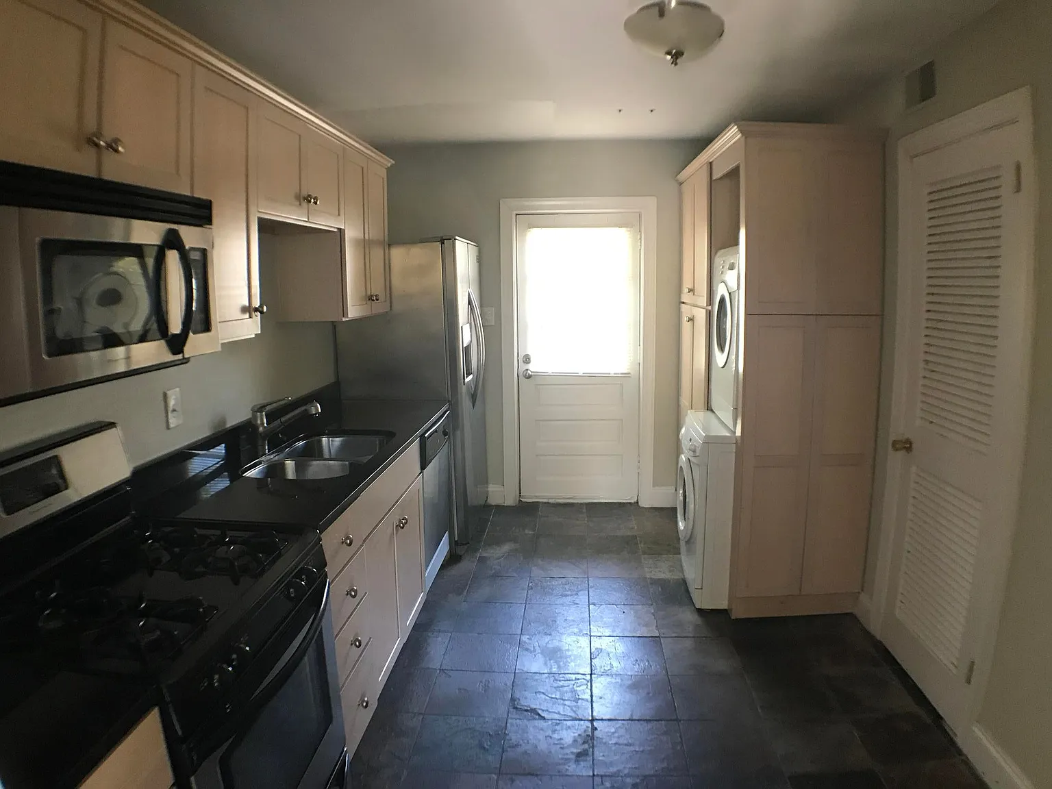 2 bed, 774 sqft, $1,900 — Photo 4