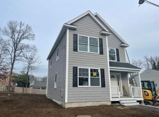 52 Hampstead St, Lowell, MA 01852