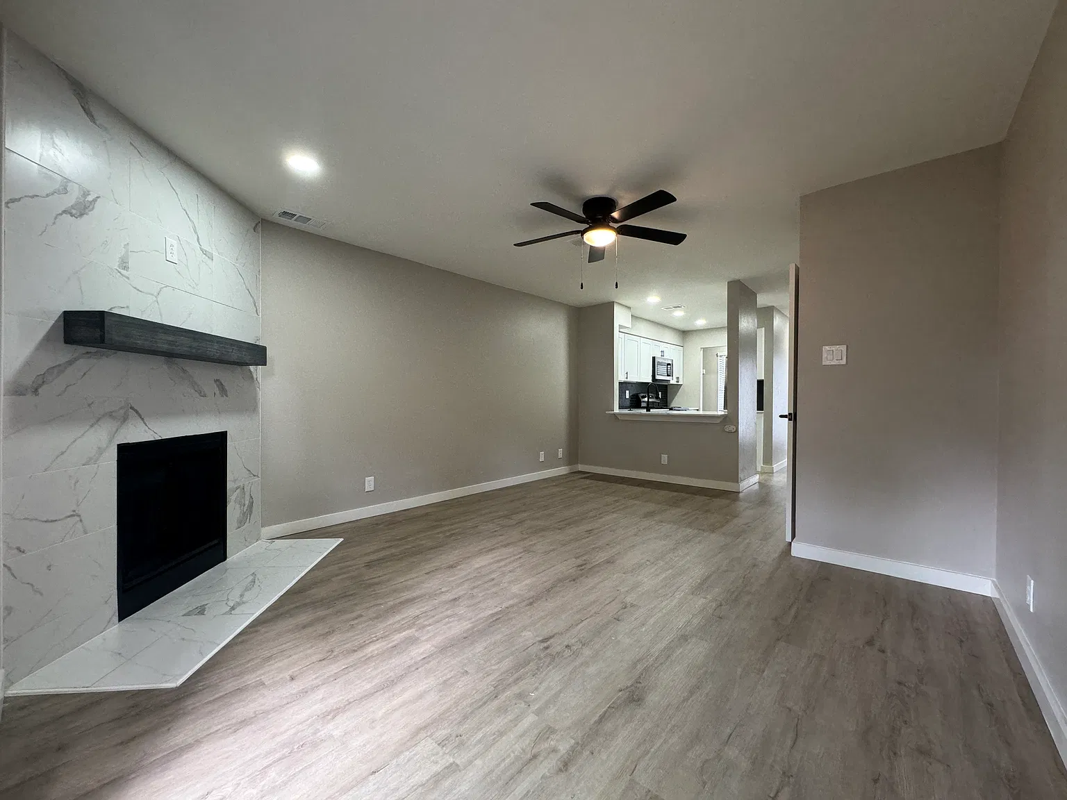 2 bed, 1.5 bath, 950 sqft, $2,195 — Photo 2