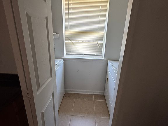 4th image of 13950 Linden St