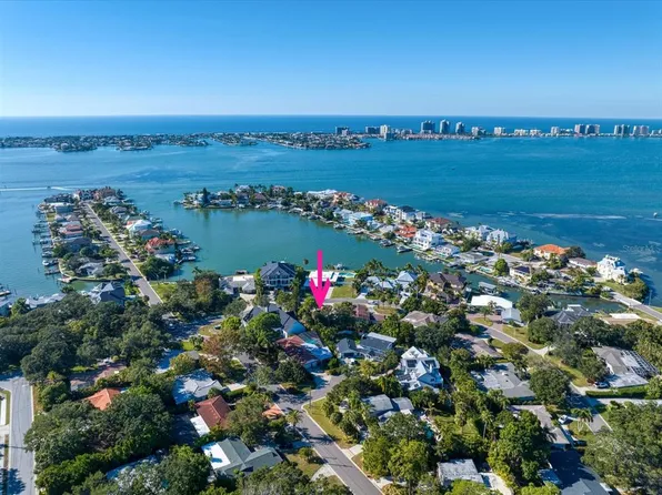 19 S Pine Cir, Belleair, FL 33756