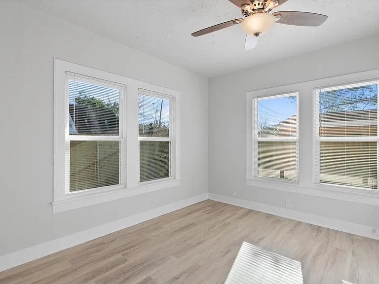 1118 Elliston St — Photo 22