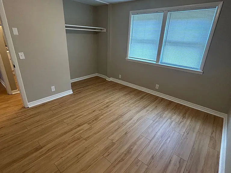 405 Oak Street — Photo 8