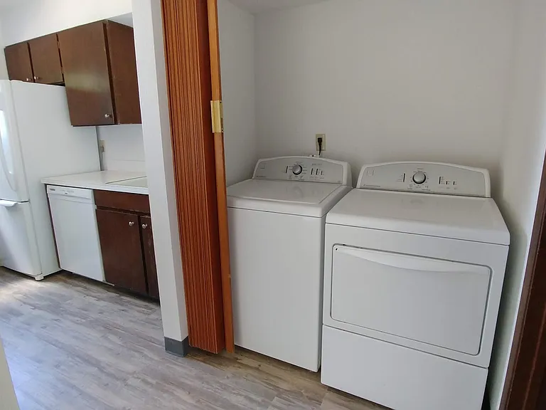 600 SW Crestview St #14 — Photo 4