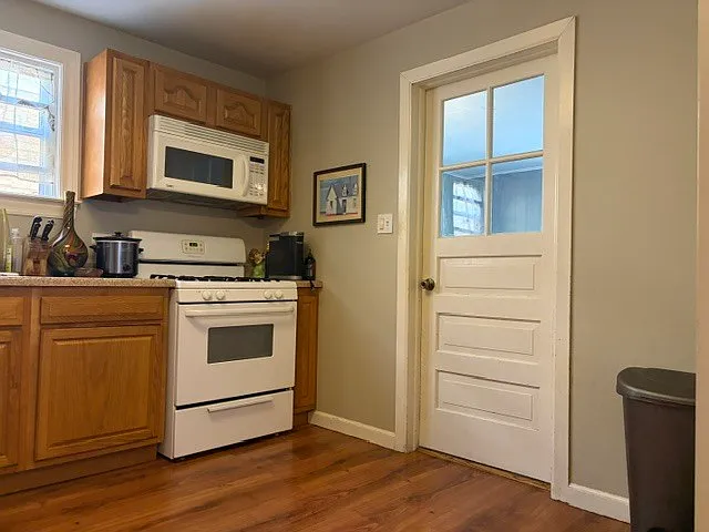 7535 W Foster Ave — Photo 9