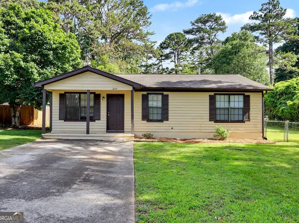 1252 La Belle St, Jonesboro, GA 30238