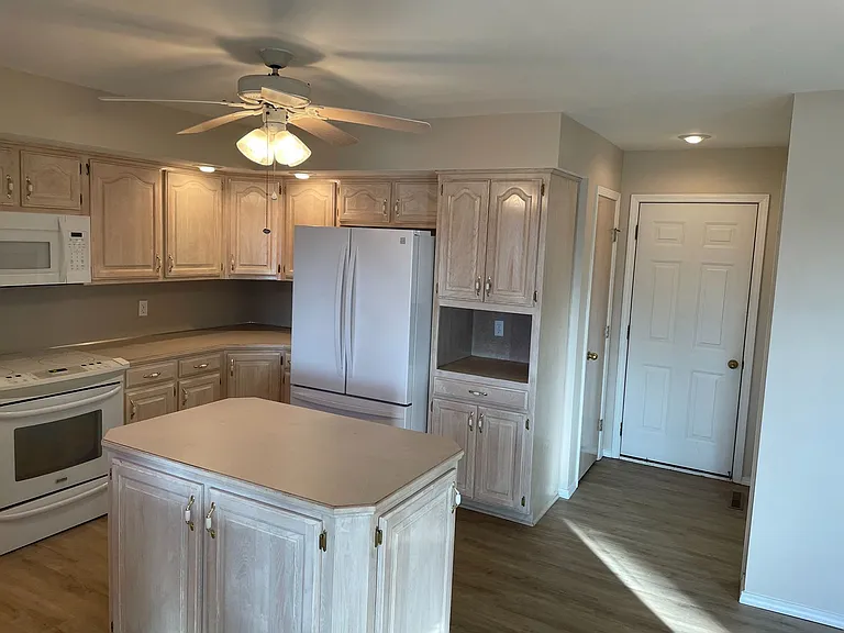 1508 E Powell St — Photo 9