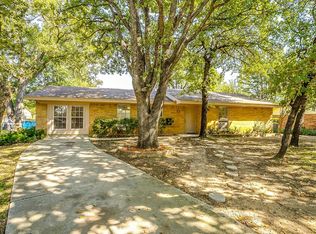 209 Mountain View Dr, Azle, TX 76020