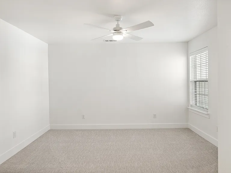 5811 S 31st St #203 — Photo 31