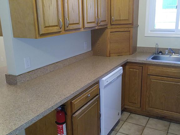 Kitchen, all new appliances.