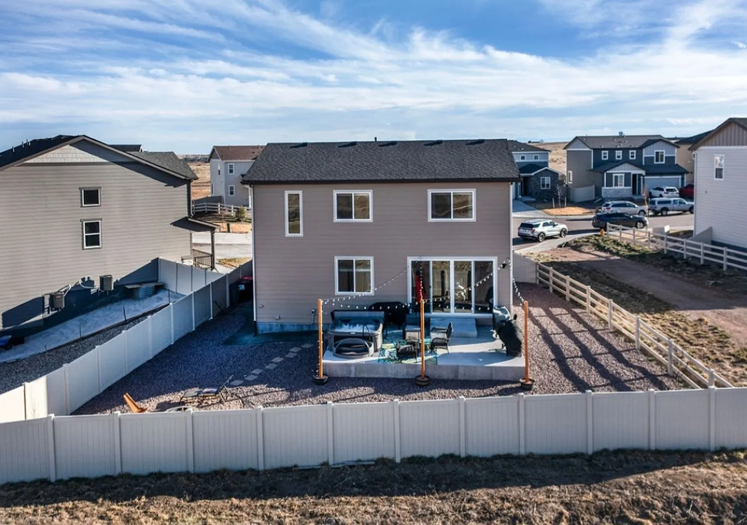 Stunning 4 Bed 3 Bath Home Near Peterson Air Force Base!! — Photo 4