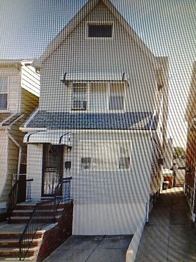 2nd image of 1623 W 5th St