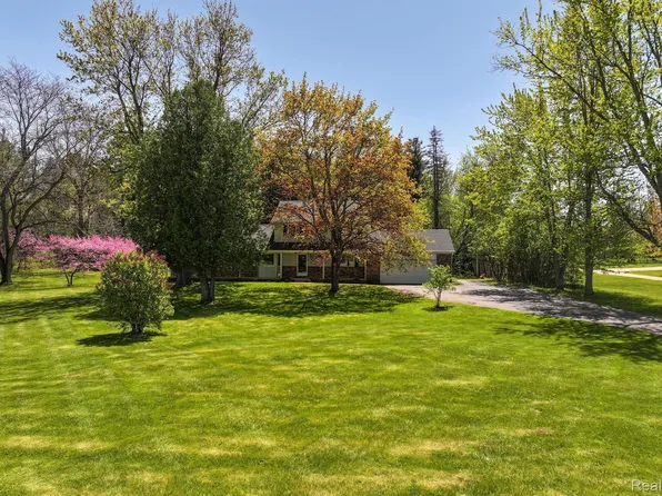 4111 Pratt Rd, Metamora, MI 48455