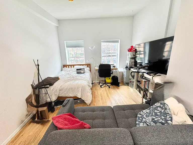 90 Greenwich Ave #7 — Photo 1