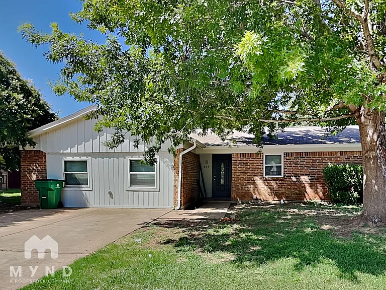 904 Redbud St — Photo 23