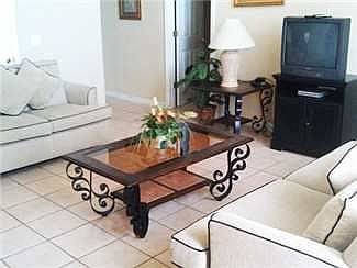 FC5P403AS-living-area-with-tv-set